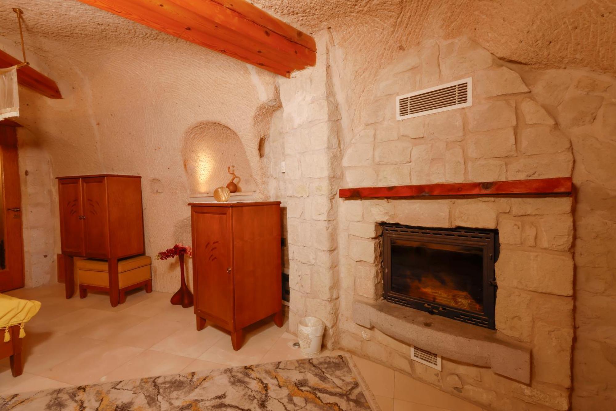 Anatelein Cave Hotel Uchisar Exterior photo