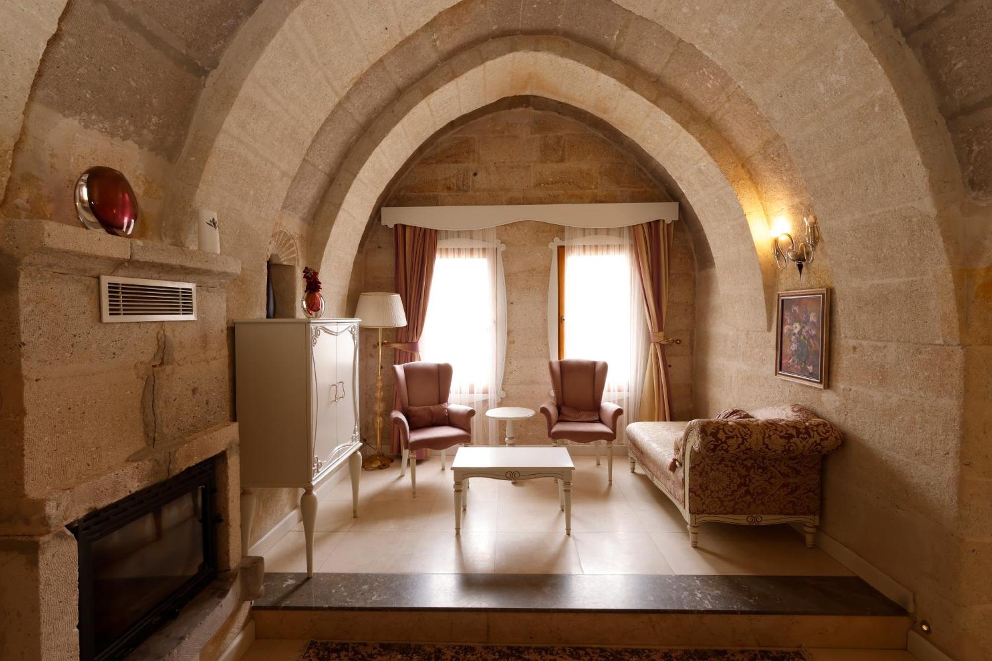 Anatelein Cave Hotel Uchisar Exterior photo
