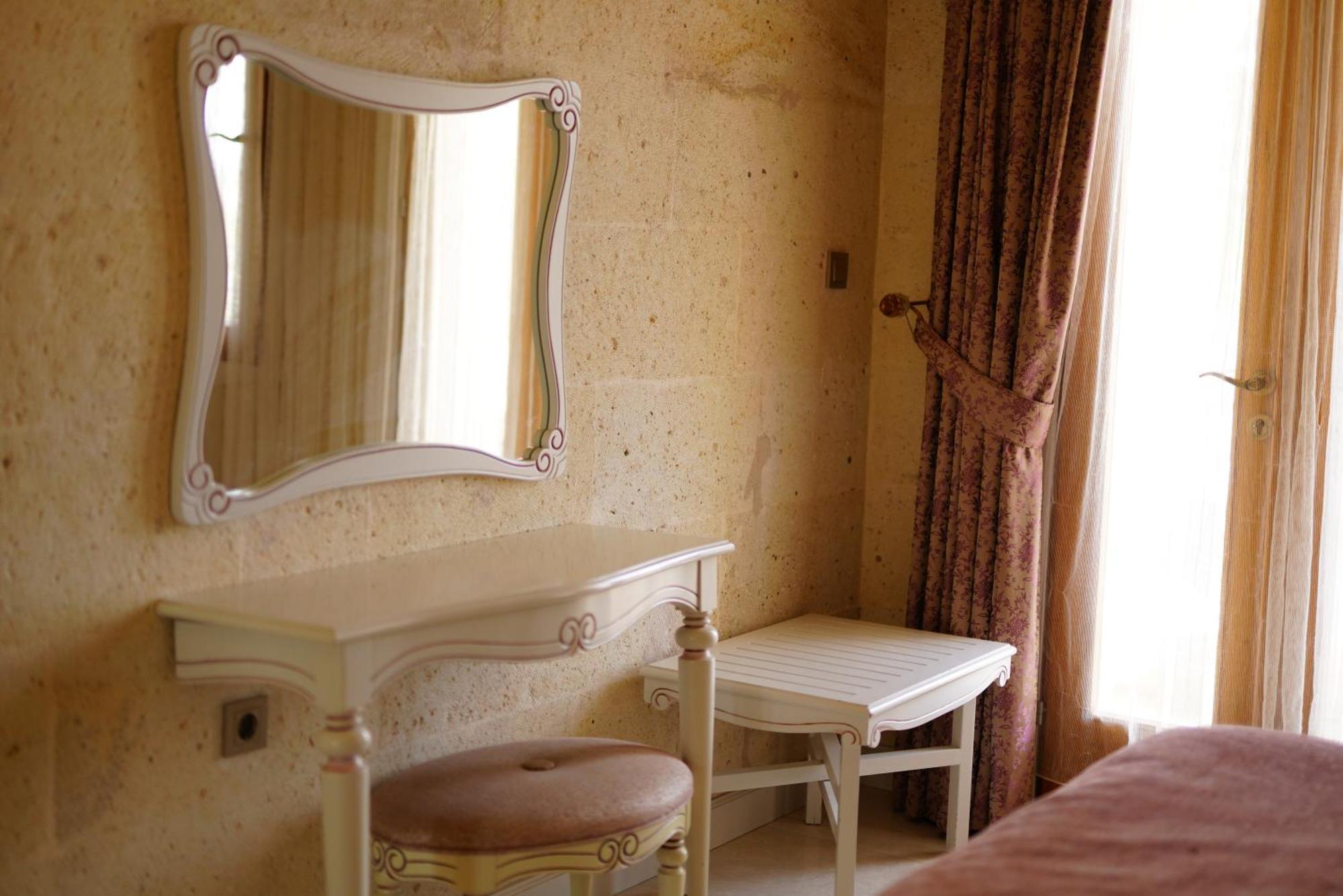 Anatelein Cave Hotel Uchisar Exterior photo