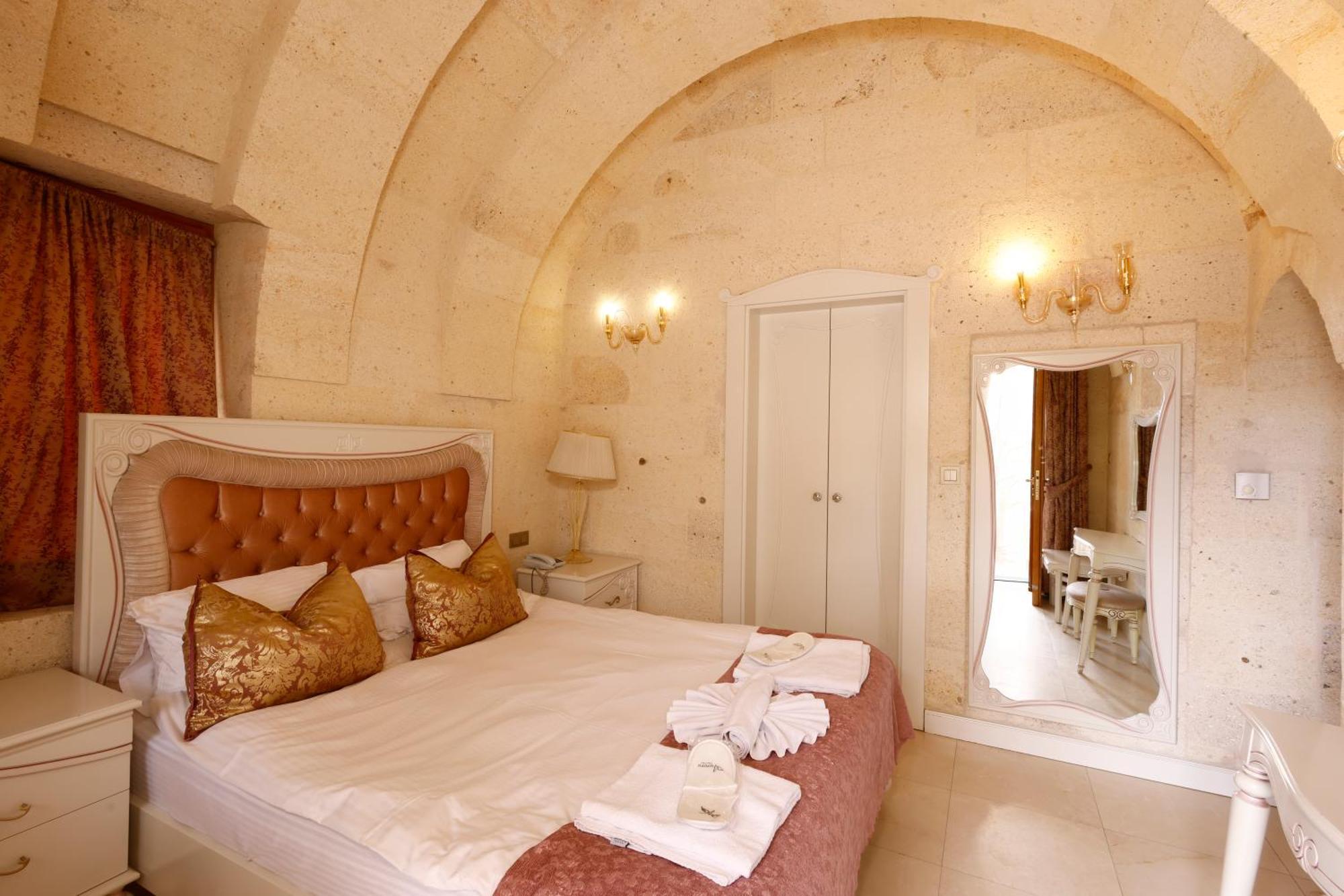 Anatelein Cave Hotel Uchisar Exterior photo