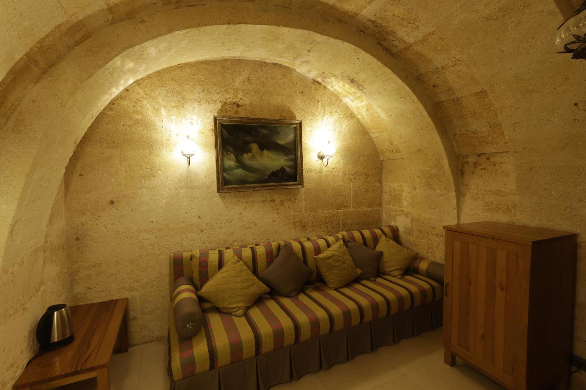Anatelein Cave Hotel Uchisar Exterior photo