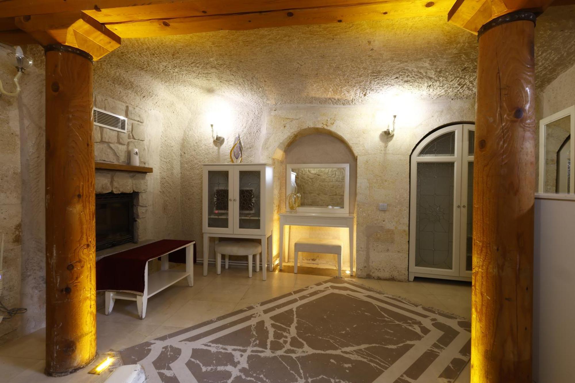 Anatelein Cave Hotel Uchisar Exterior photo